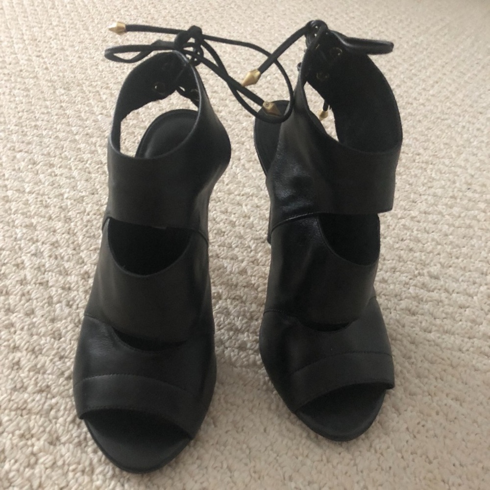 Black Guess Stiletto Heels